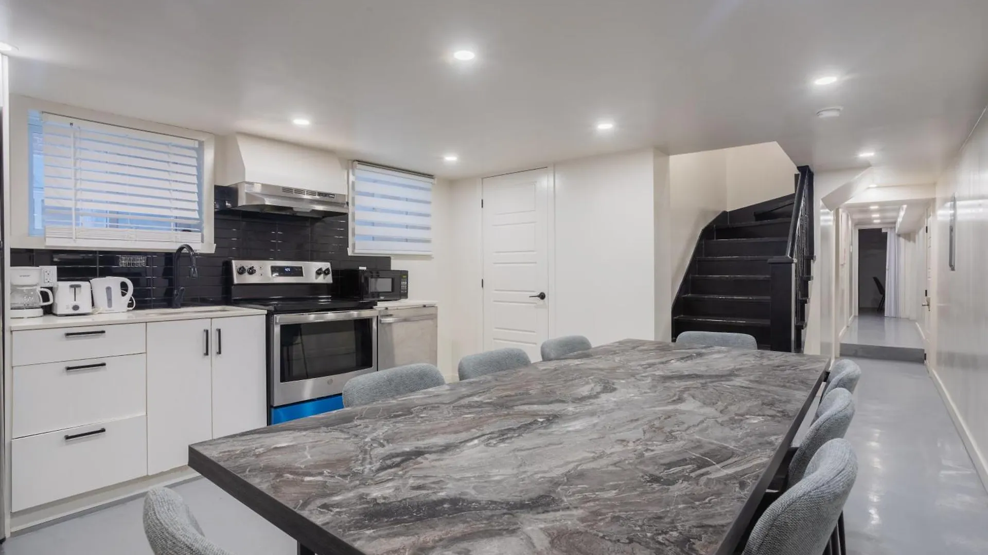 Stylish 4Br In The Heart Of Plateau Montreal Zw8 Canada
