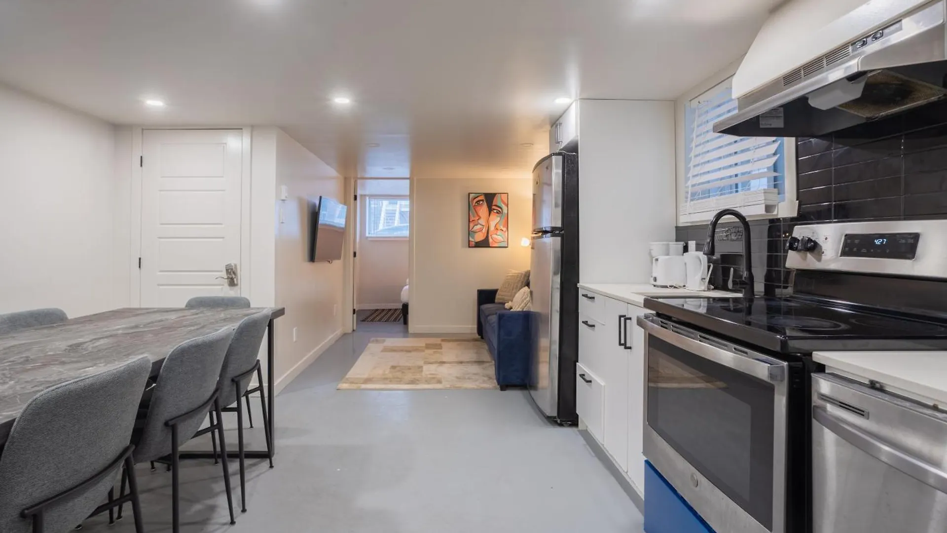Stylish 4Br In The Heart Of Plateau Montreal Zw8 0*,  Canada