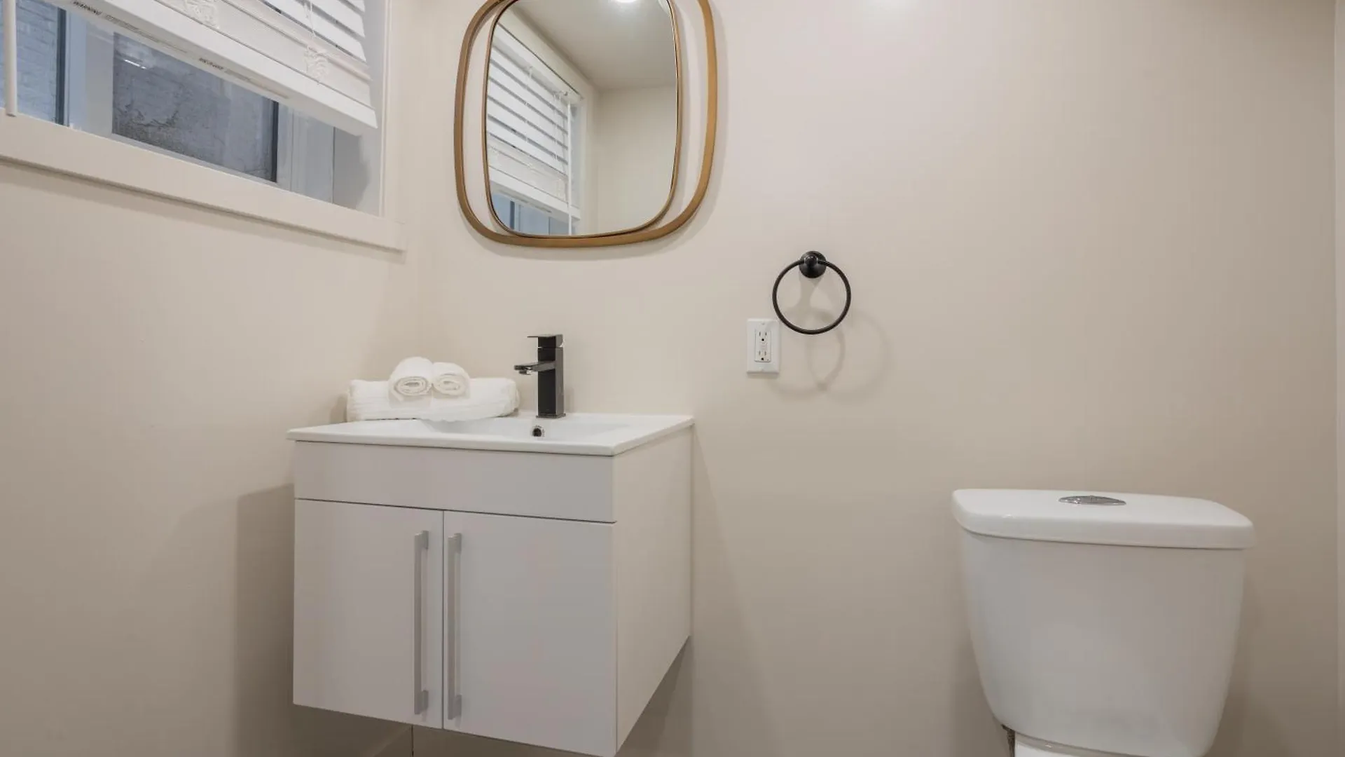 Stylish 4Br In The Heart Of Plateau Montreal Zw8 Apartment